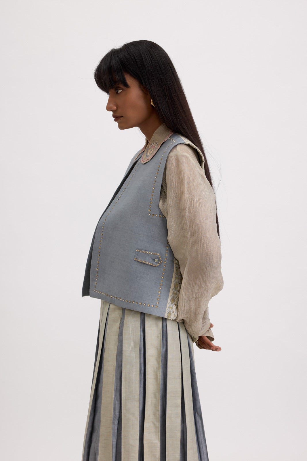 TWO TONED VEST