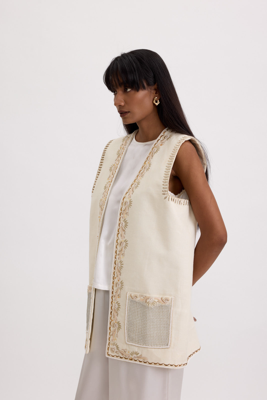 LONG EMBROIDERED BUNDI IN IVORY (UNISEX)