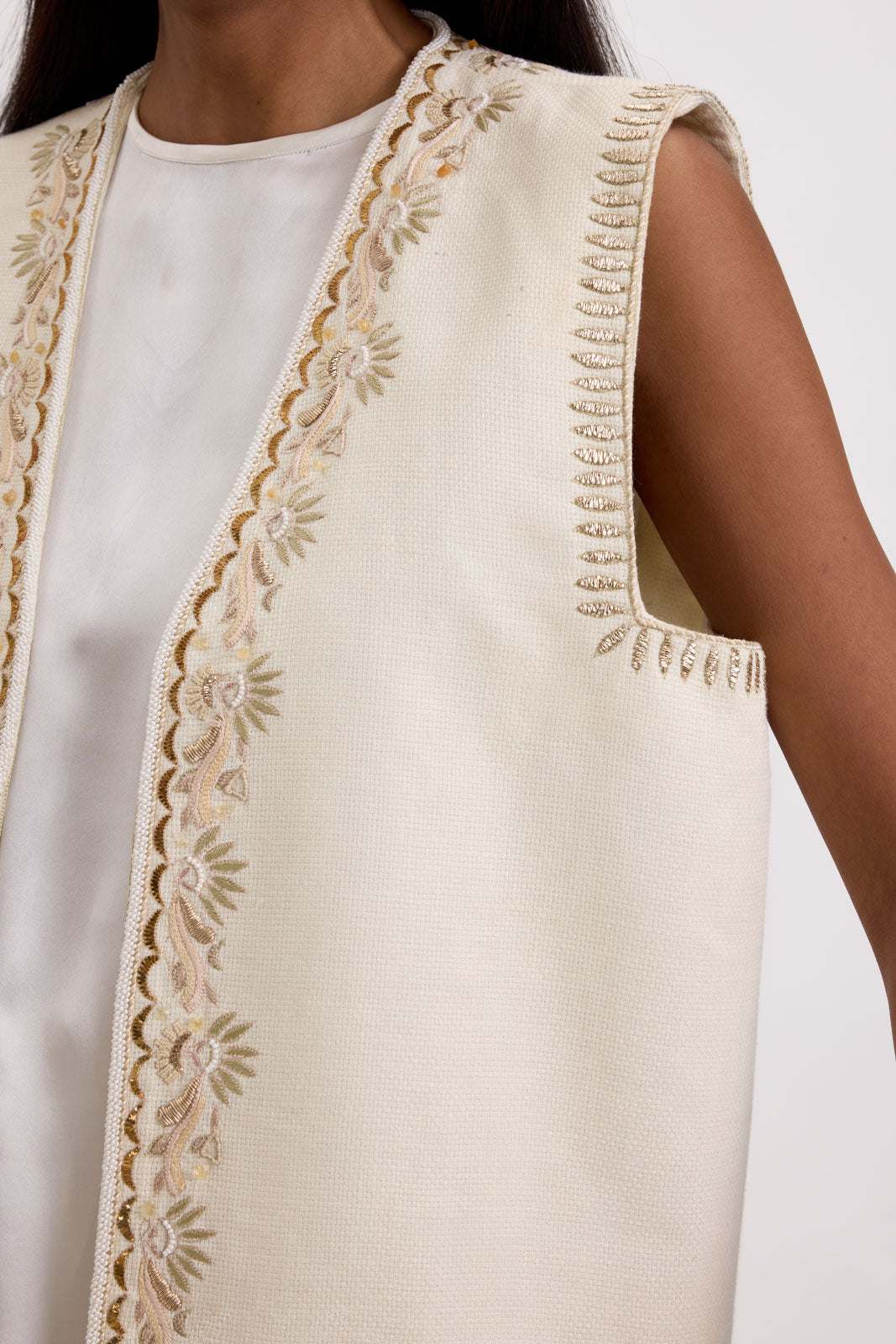 LONG EMBROIDERED BUNDI IN IVORY (UNISEX)