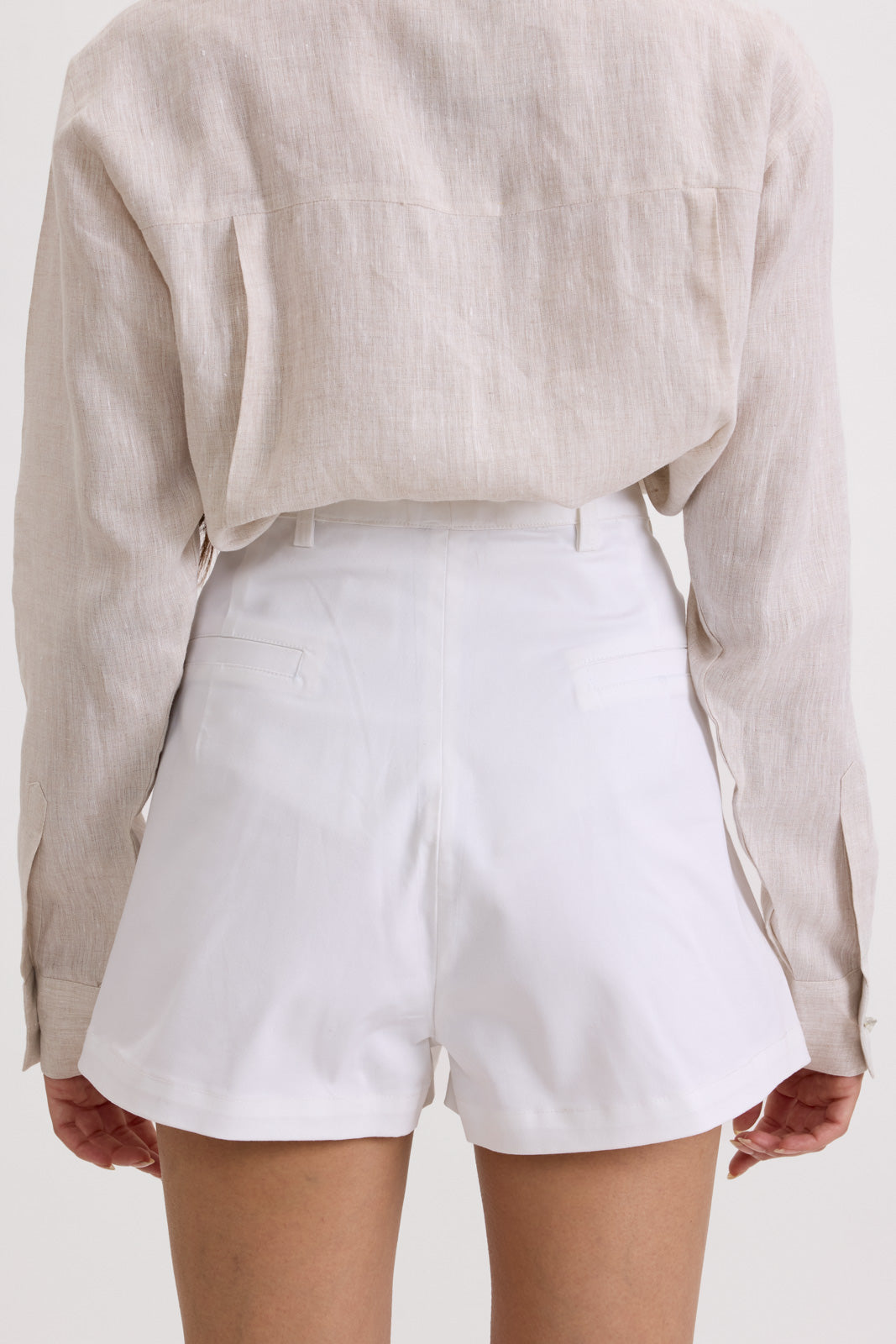 CLASSIC FIT SHORTS - POWDER WHITE