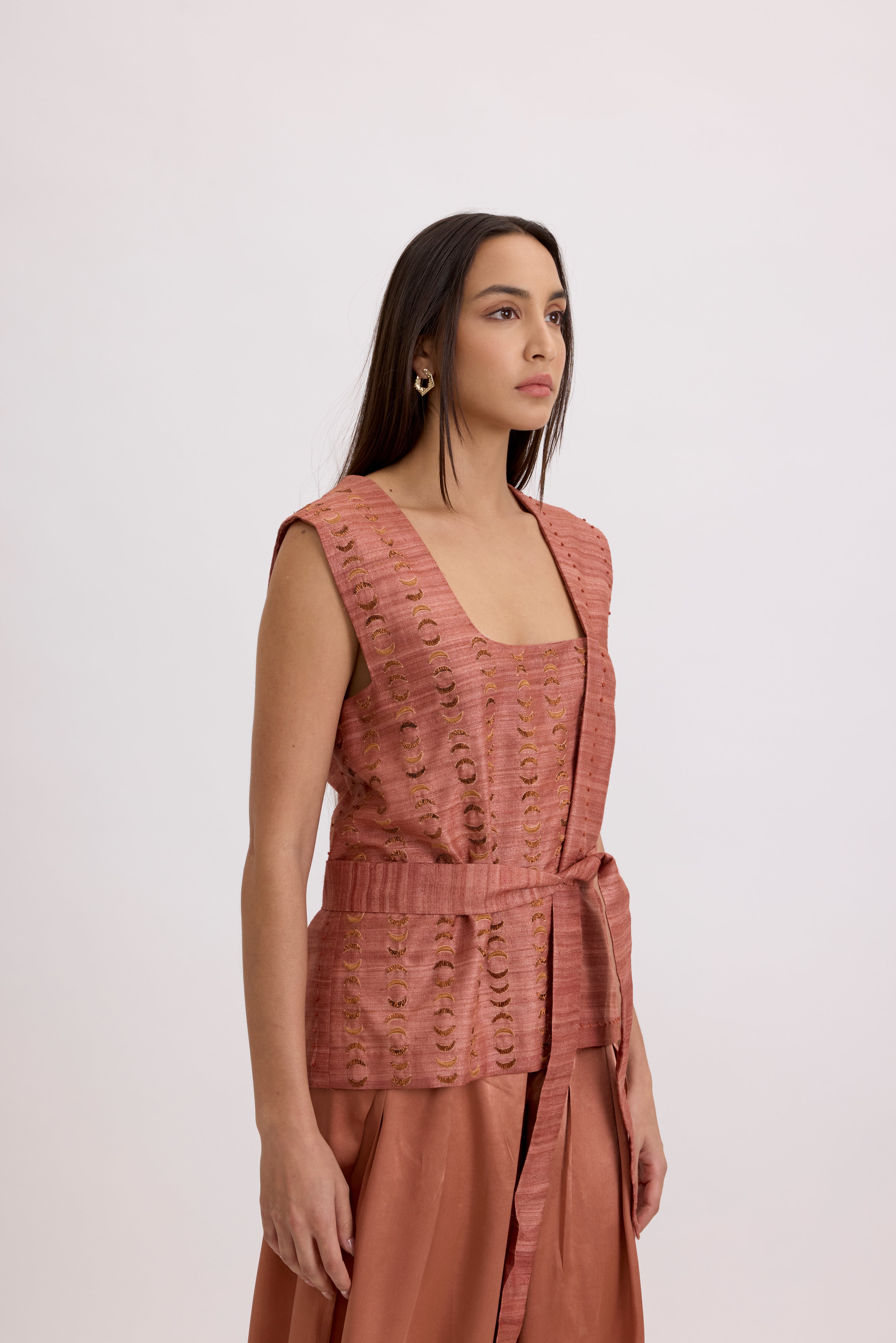 CRESCENT VEST - BRICK