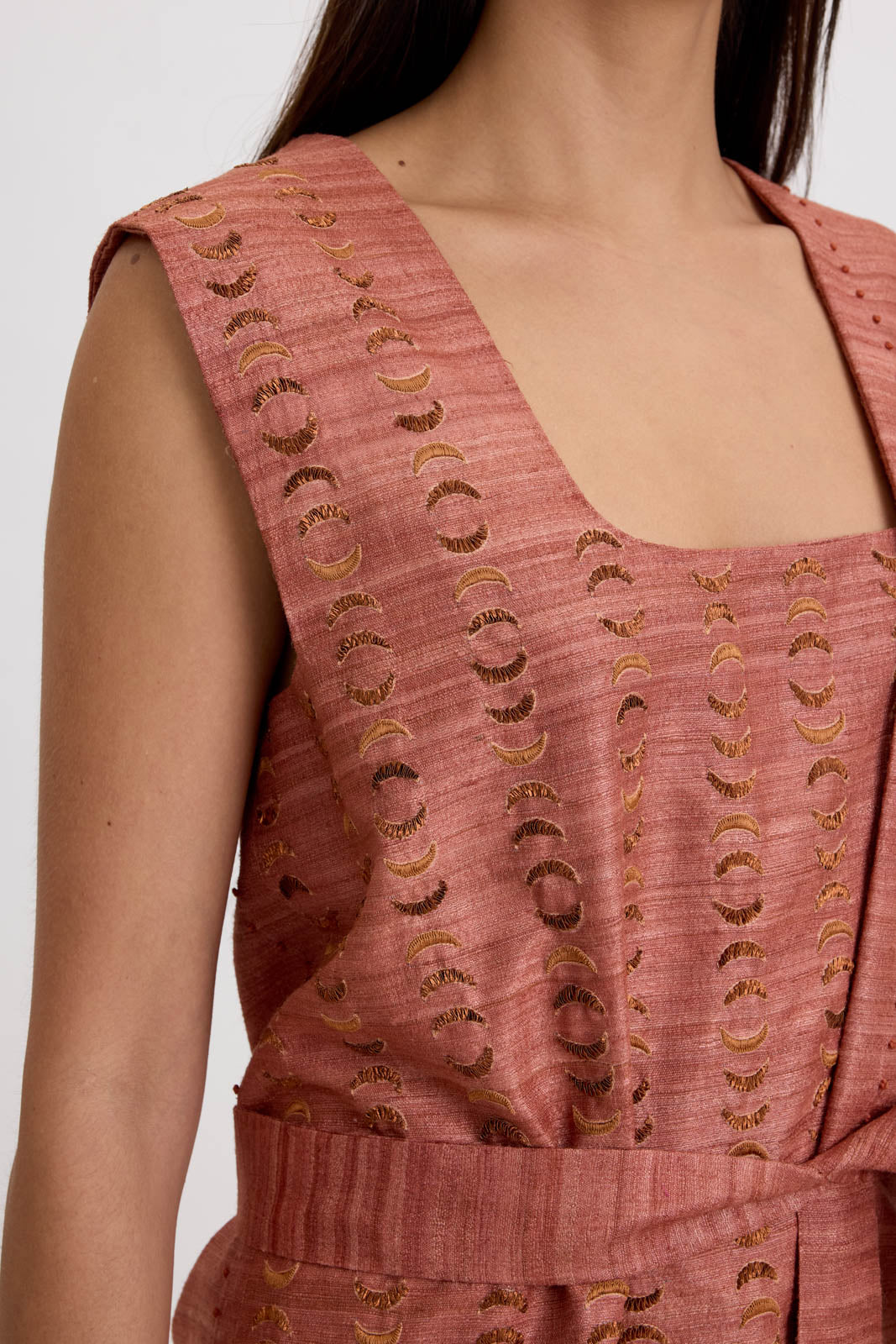 CRESCENT VEST - BRICK