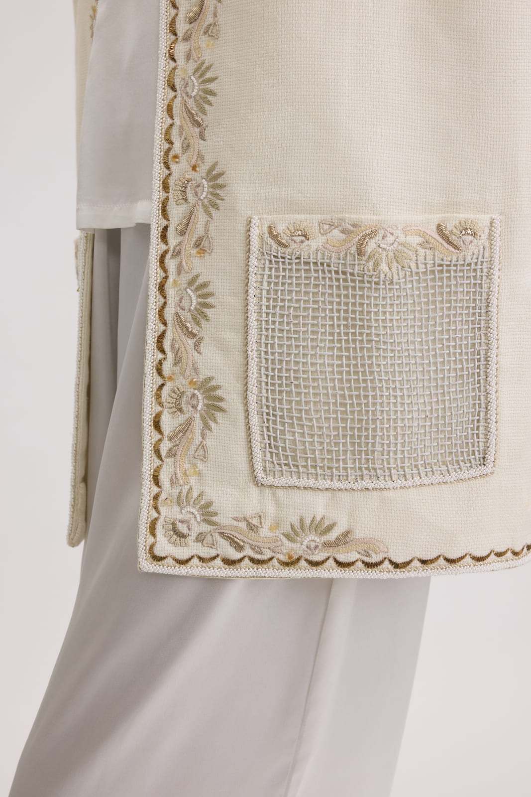 LONG EMBROIDERED BUNDI IN IVORY (UNISEX)