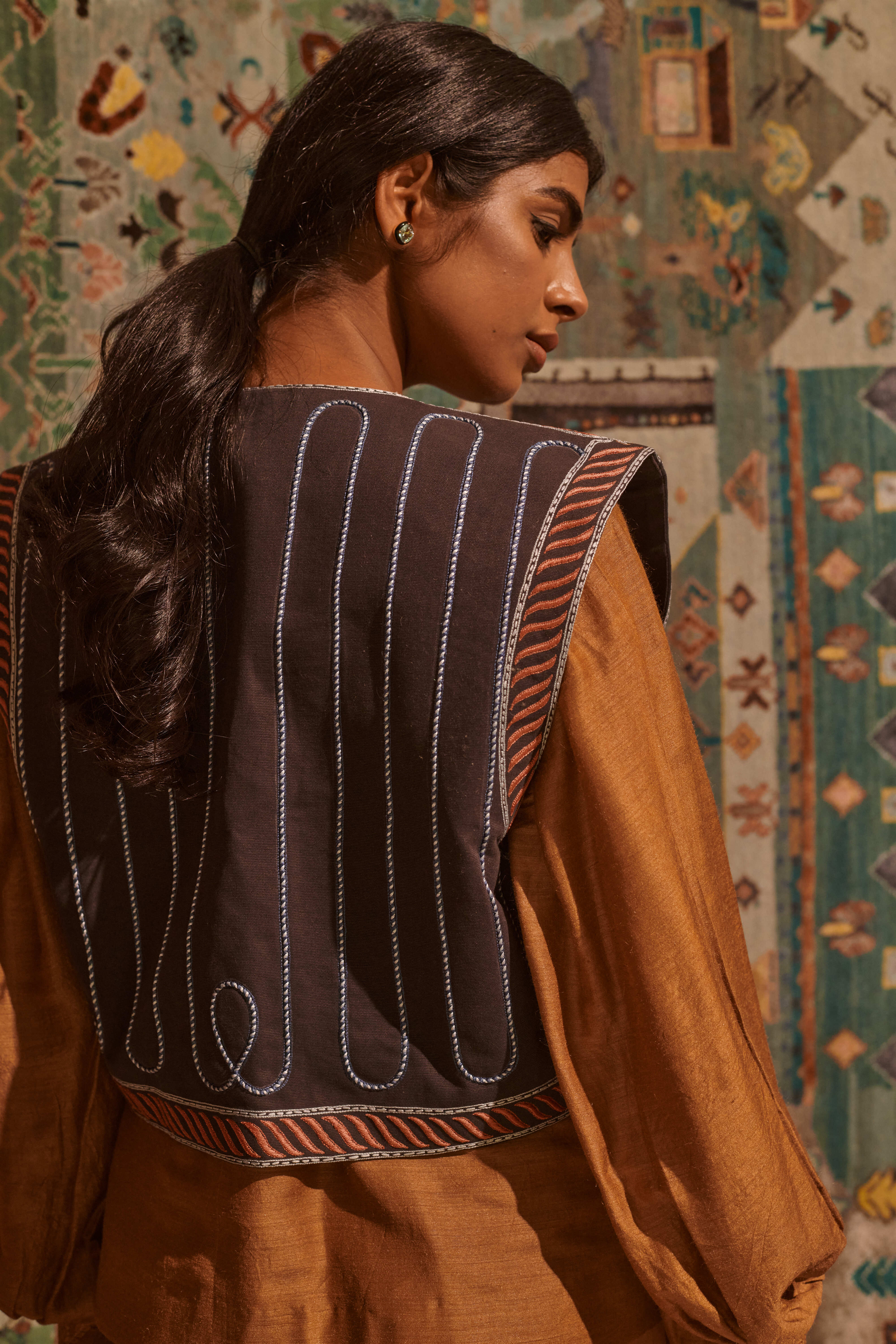 LIMITED EDITION : EAST VEST