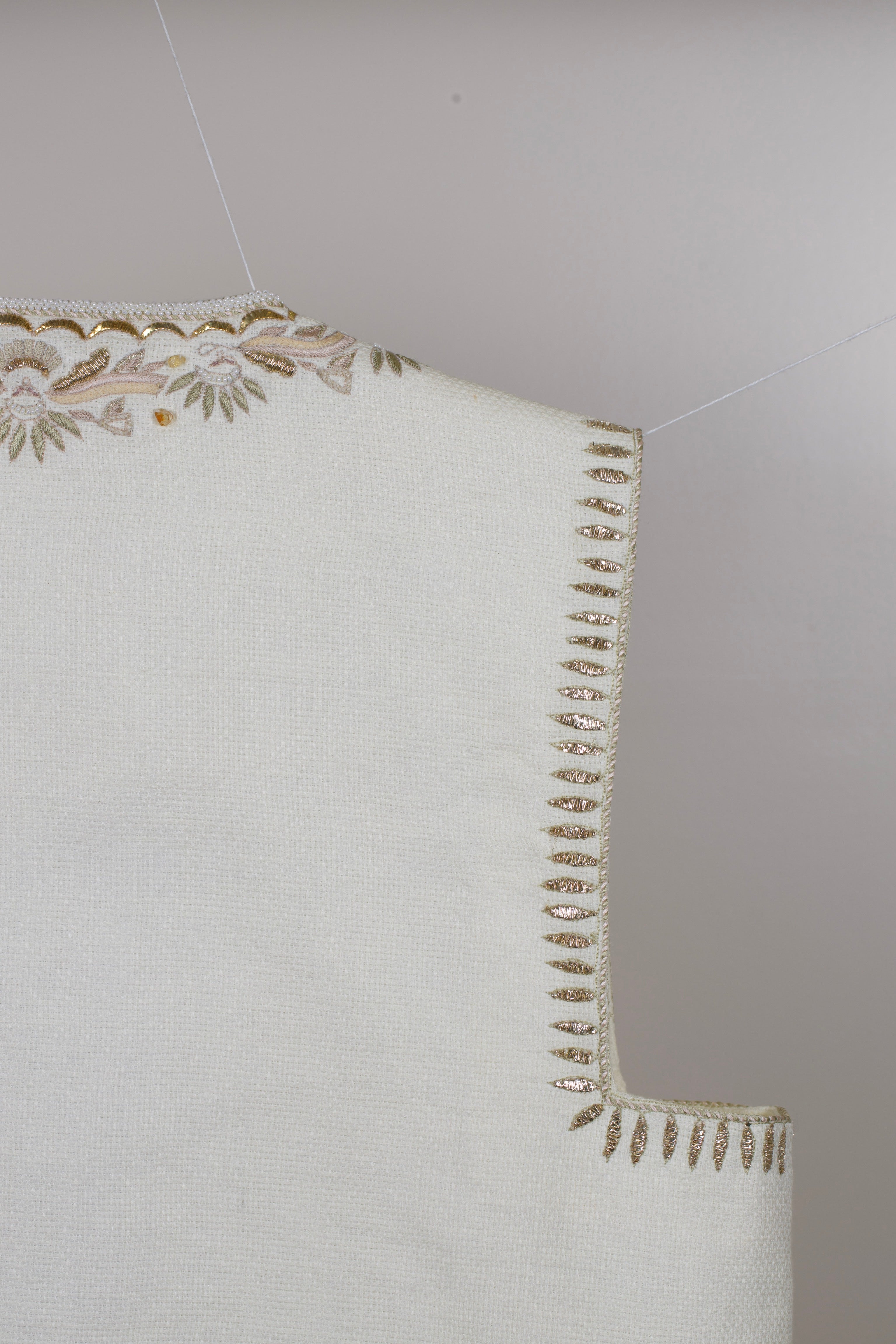 LONG EMBROIDERED BUNDI IN IVORY (UNISEX)