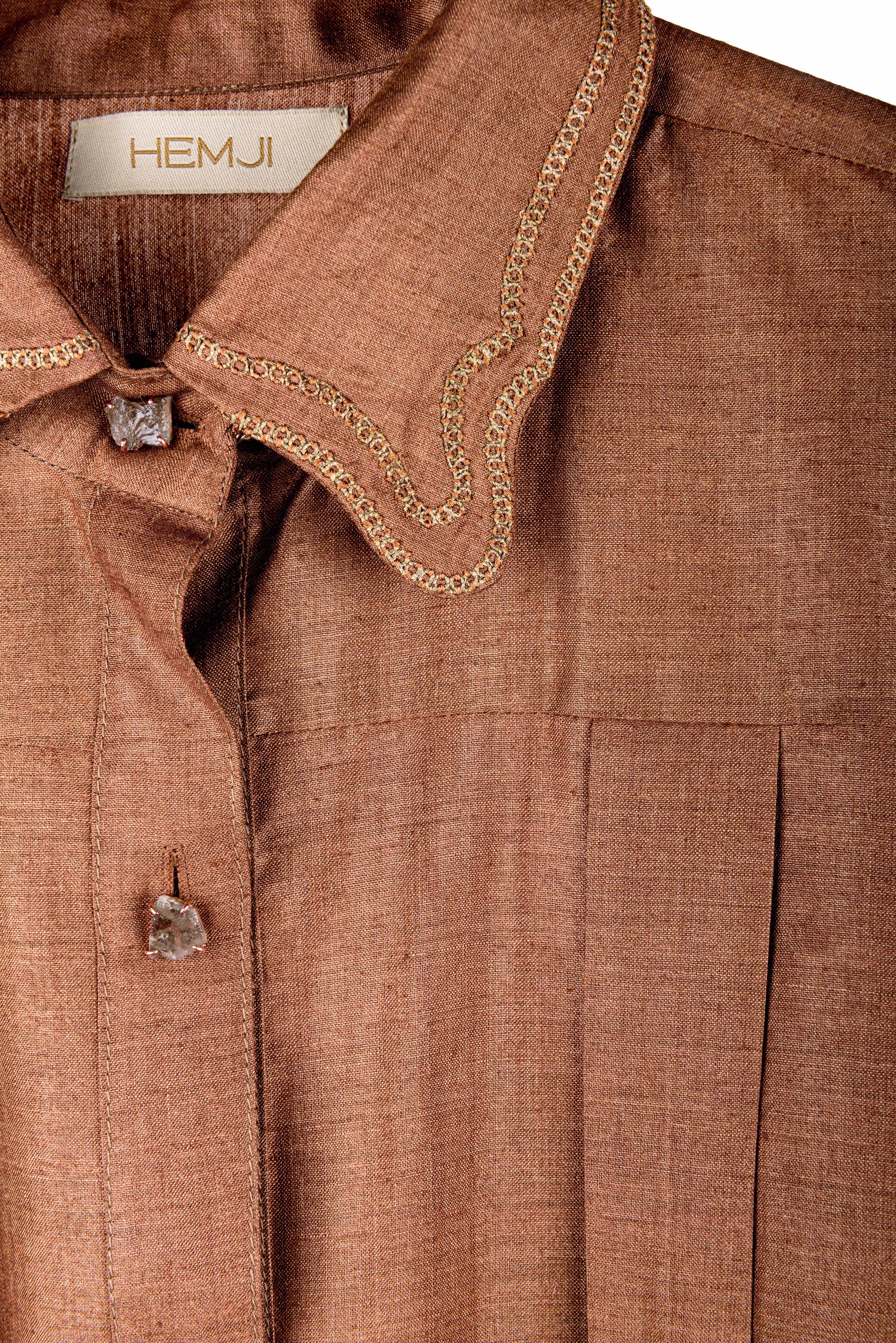 CLASSIC PLEATED SHIRT - TRUE BROWN